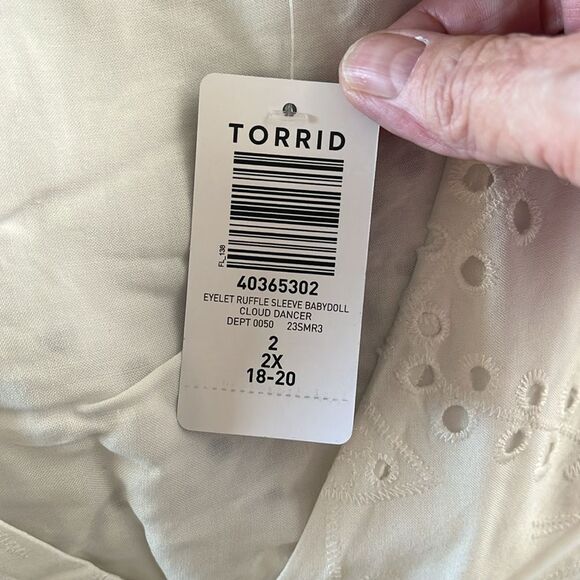 Torrid Eyelet Ruffle Sleeve Babydoll Top Size 2X NWT Cloud Dancer - Picture 4 of 6